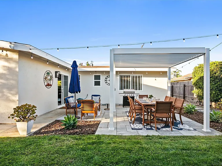 4489 Bertha St — Photo 32