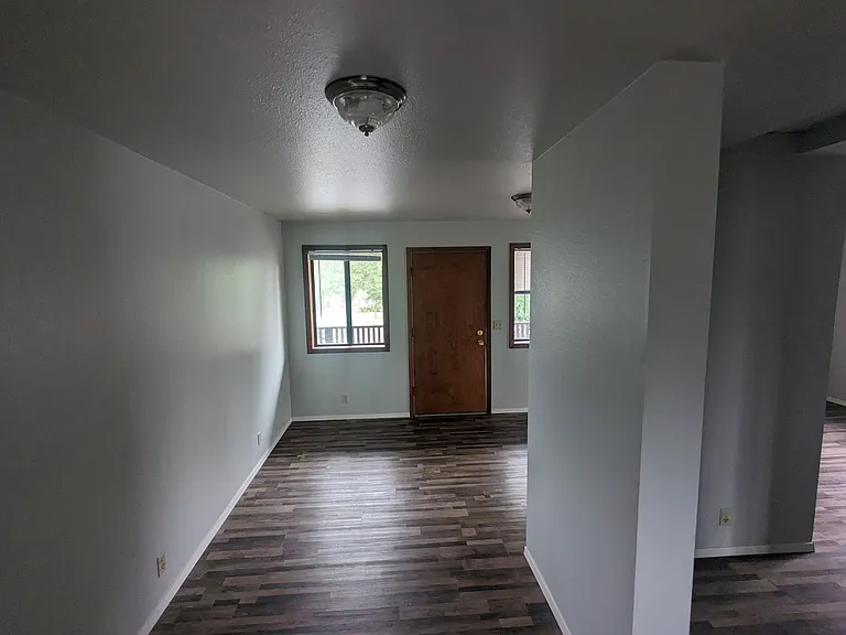 1746 S 6th St W — Photo 2