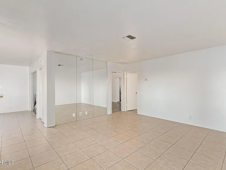 511 W Blackhawk Dr #4 — Photo 8