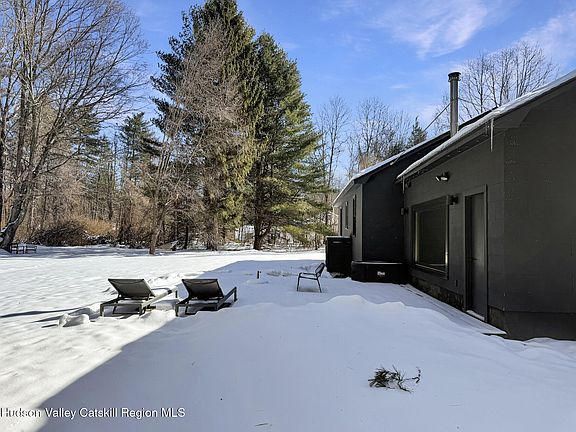 4th image of 22 Riseley Road