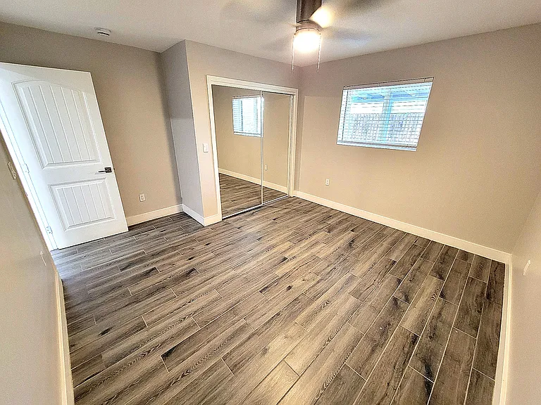 535 W 15th St — Photo 11