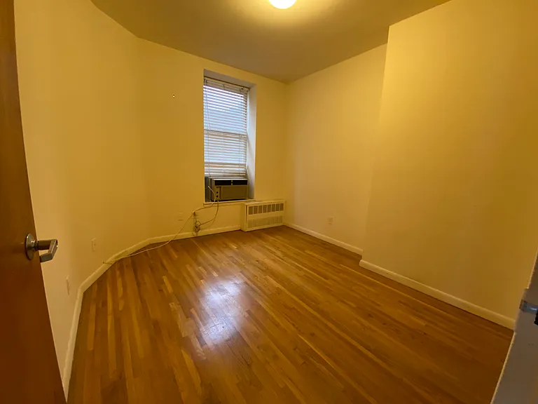 249 E 30th St #4F — Photo 10