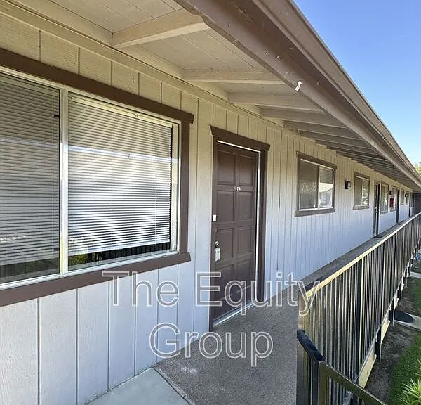 1873 Emma Lee Ln — Photo 2