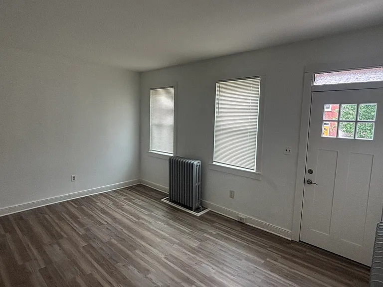 728 E Chestnut St — Photo 3