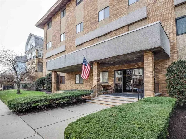 86 W 33rd St APT 304, Bayonne, NJ 07002