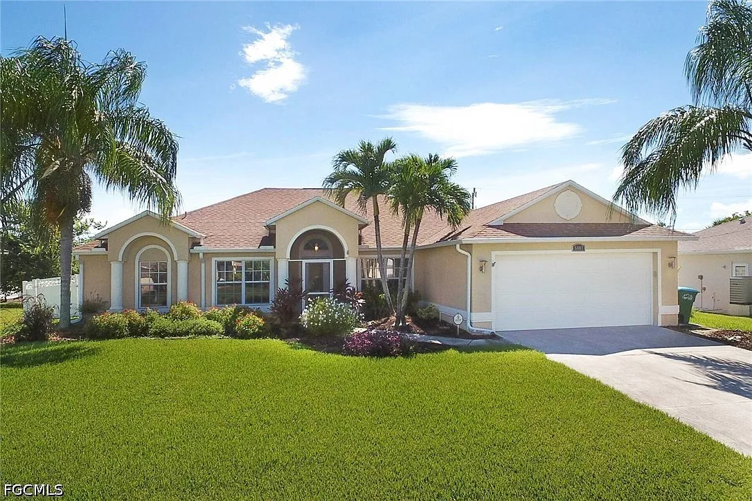 4 bed, 2.0 bath, 2223 sqft, $7,650 — Photo 2