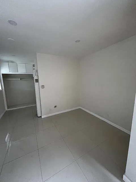 624 E Arbor Vitae St #2
