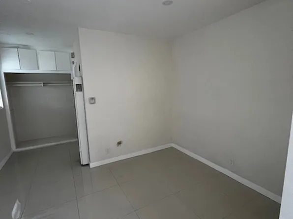 624 E Arbor Vitae St APT 2, Inglewood, CA 90301