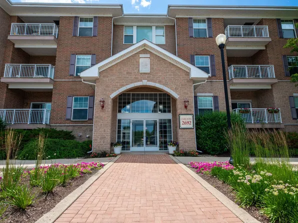 2692 Stone Cir Unit 101, Geneva, IL 60134