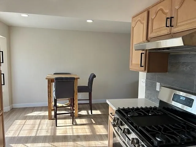 2 bed, 1025 sqft, $3,500 — Photo 3
