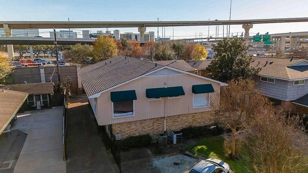 2 bed, 1.5 bath, $1,500 — Photo 2