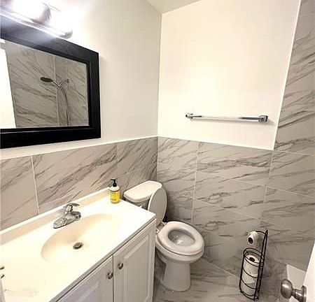2nd image of 810 SE 18th St #6
