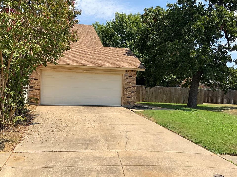 3 bedroom, 2 bath, 2 car garage in Great N. Bedford Location!