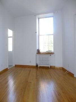 5th image of 309 W 11th St