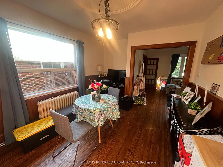 111 Clovelly Ave #MAIN FLOOR — Photo 4