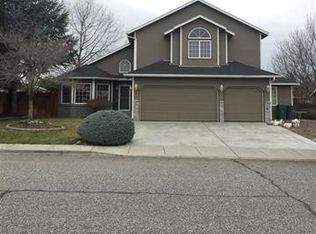 747 N Pittsburg St, Kennewick, WA 99336