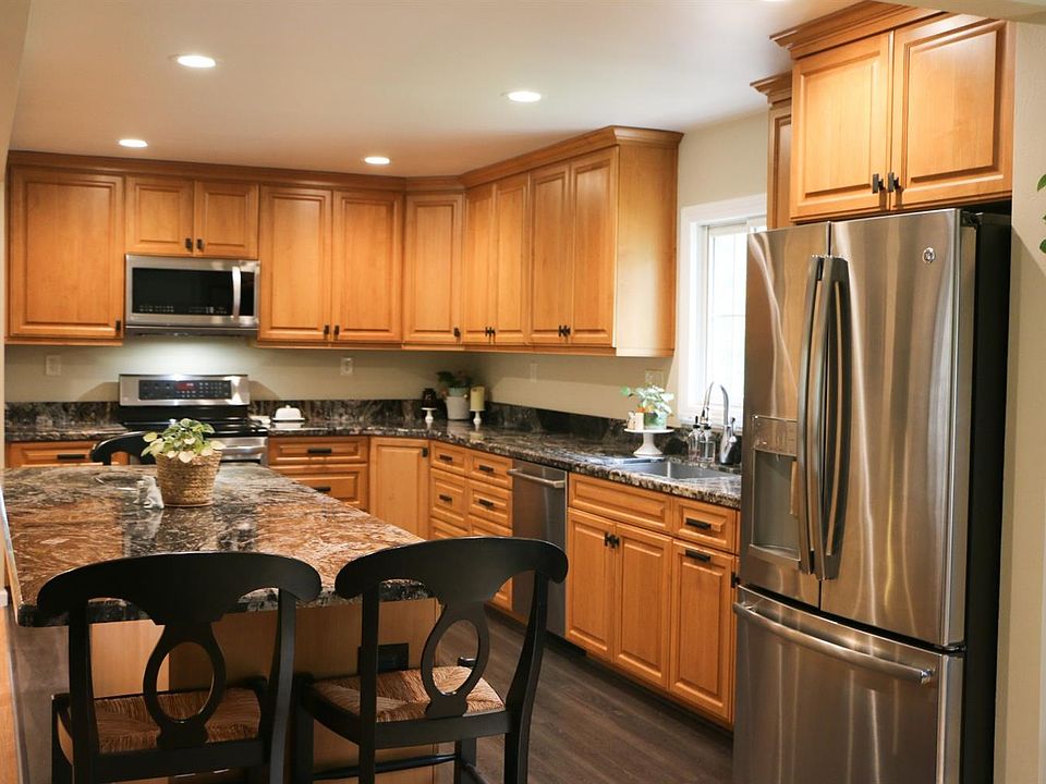 2nd image of 180 Gilbert Dr