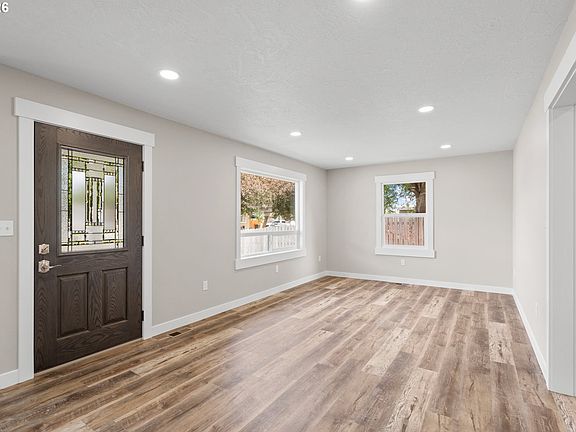 2nd image of 747 W Juniper Ave