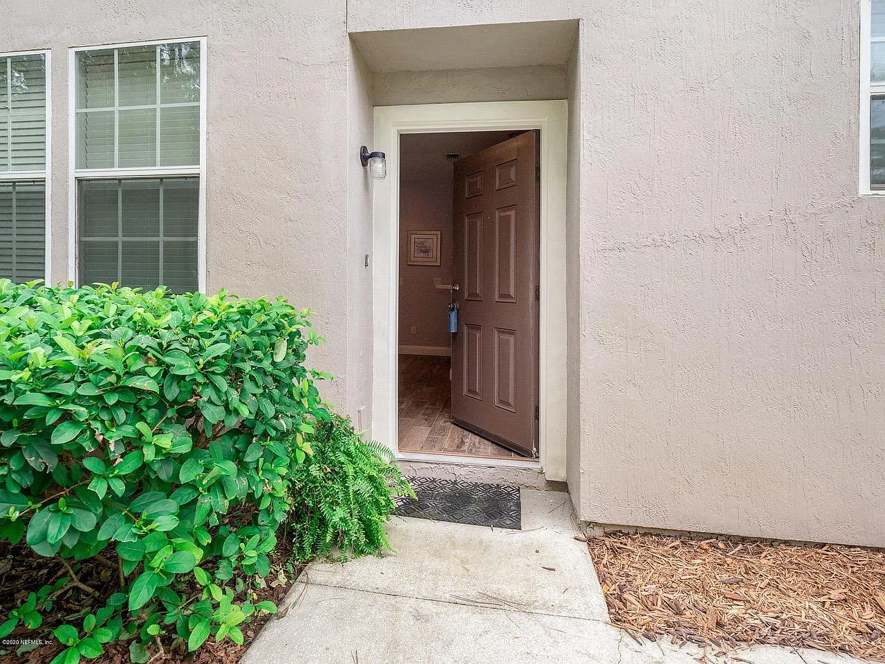 3 bed, 1767 sqft, $2,400 — Photo 2