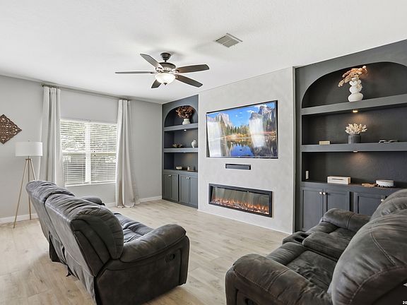 3rd image of 10358 Royal Est