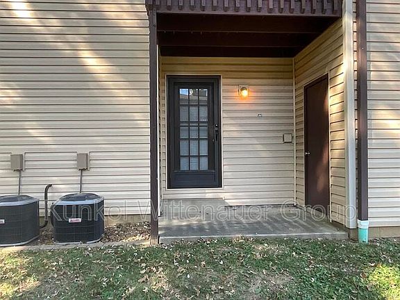 3rd image of 44 Pepperwood Ct