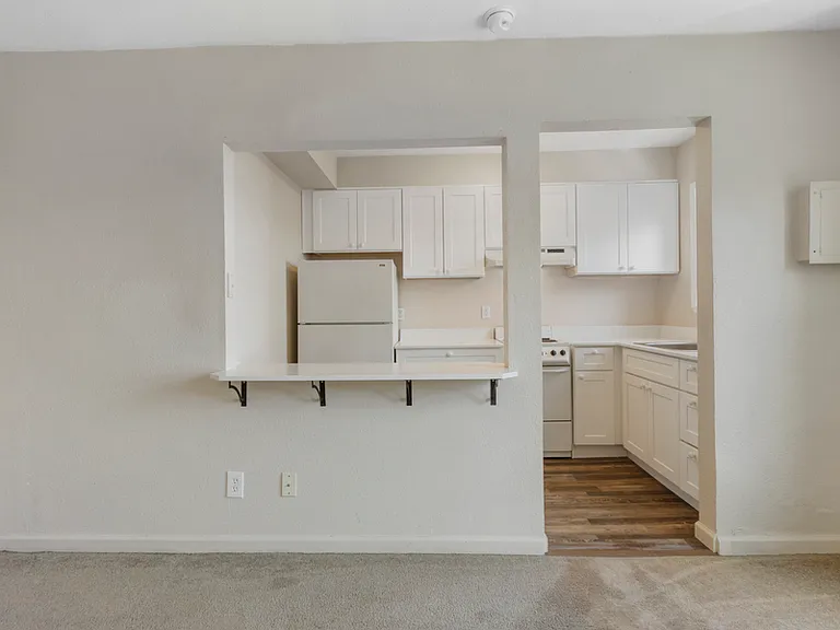 Kensington Apartments — Photo 34