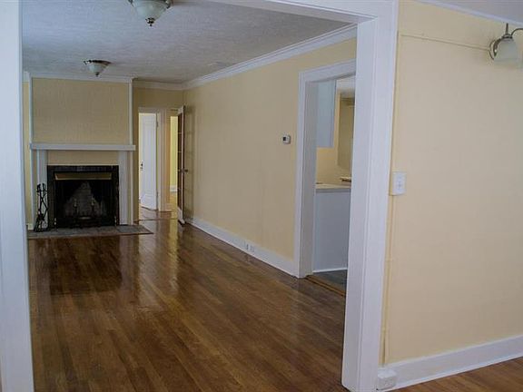 5th image of 3115 Plainfield Ave NE