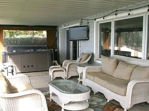 Basement walk out covered patio 