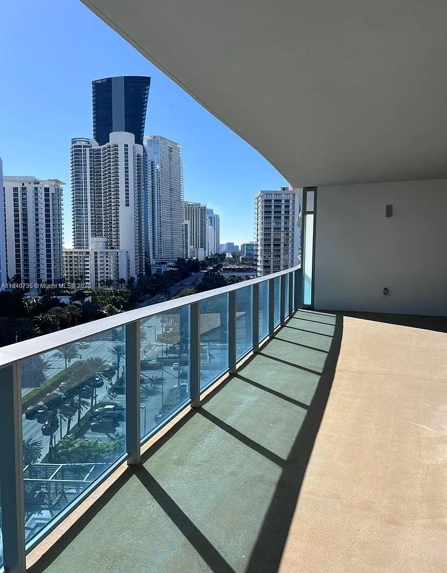 Aurora Condo — Photo 2