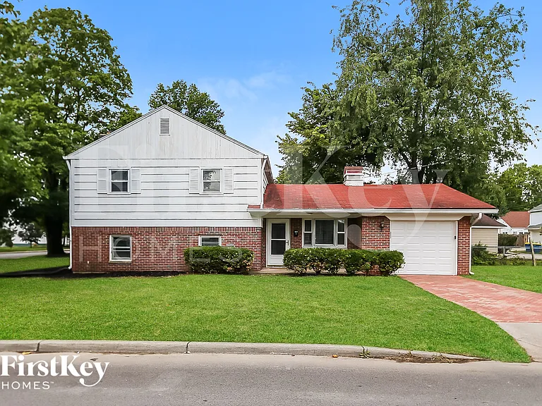 1798 Maple Ave — Photo 1