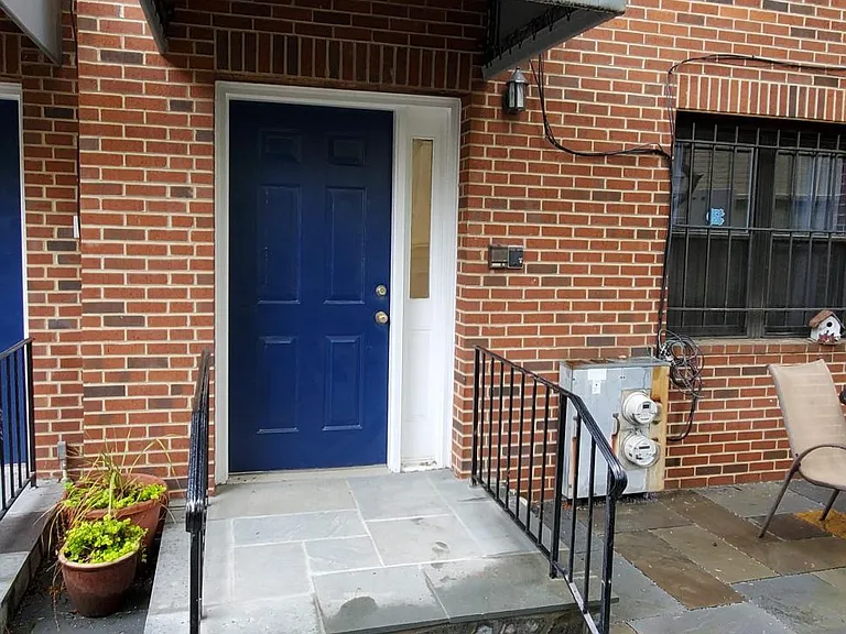 650 4th St NE #3 — Photo 3