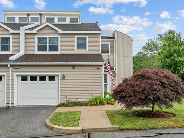 58 Lawton Brook Ln #58, Portsmouth, RI 02871