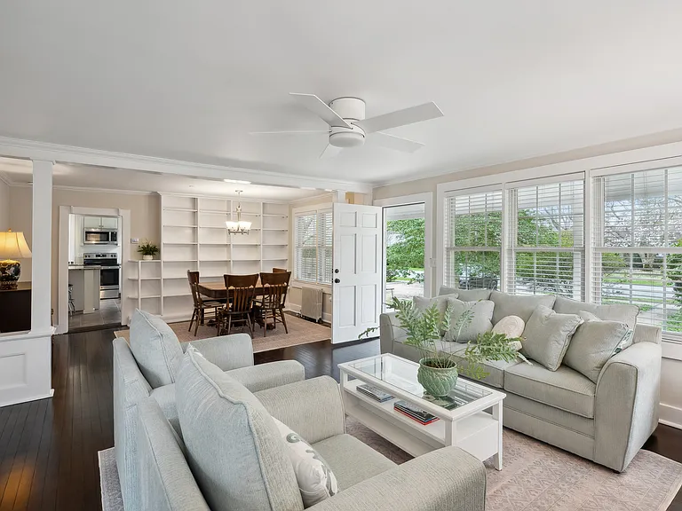 42 Osborne Ln — Photo 2
