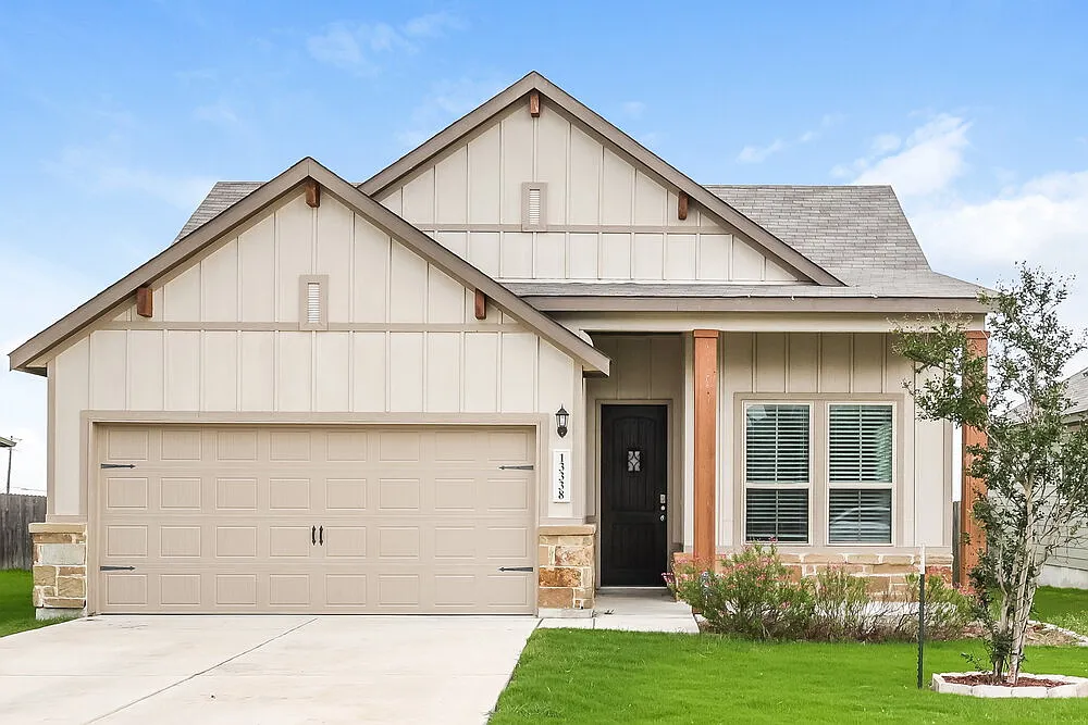 3 bed, 2.0 bath, 1857 sqft, $1,840 — Photo 1