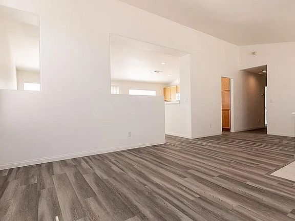 4th image of 481 Compo Ave