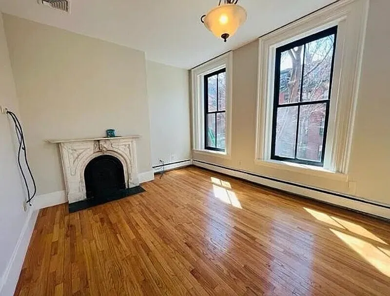1 bed, 1.0 bath, 630 sqft, $1,956 — Photo 2