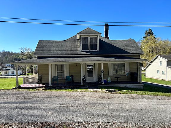 2nd image of 306 Cedar St NE