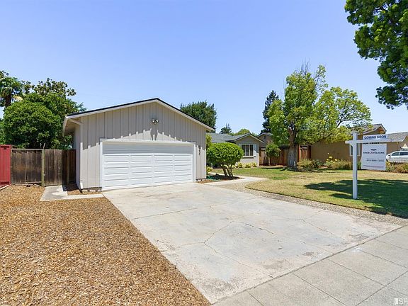 2nd image of 979 Chelan Dr