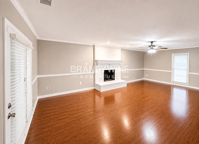 7477 Stonington Dr — Photo 4