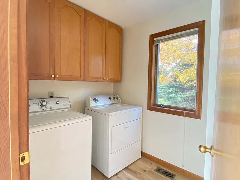 9 Jeffrey Alan Dr — Photo 9