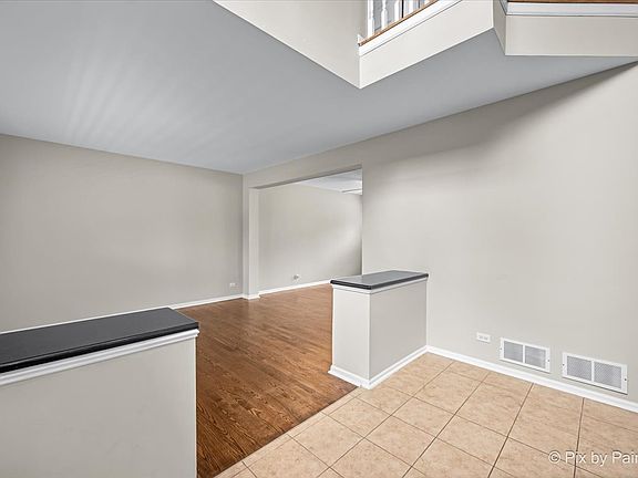 4th image of 8 Heron Ct