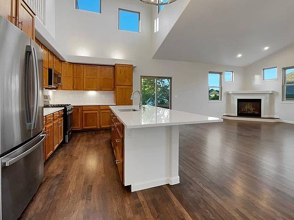 4th image of 1775 Green River Dr #11