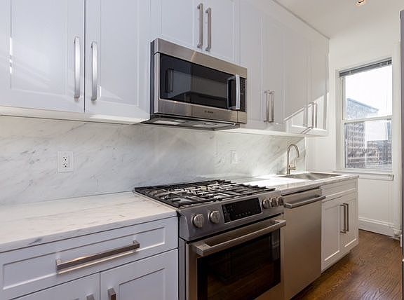 5th image of 610 W 110th St APT 6E
