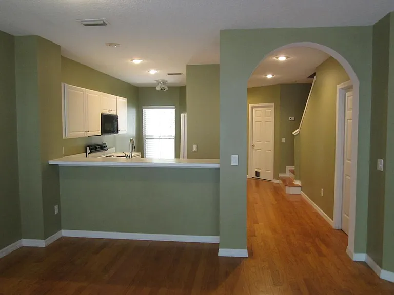 909 Mizzenmast Ln — Photo 3