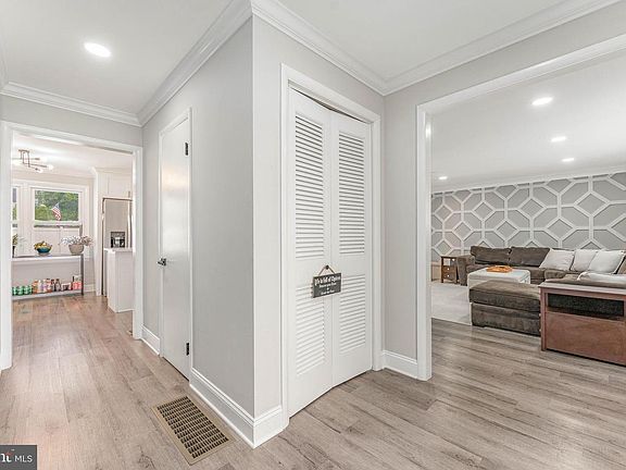 4th image of 20 Walnut St