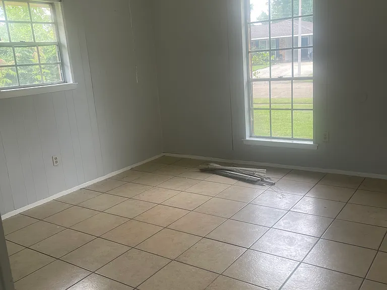5755 Larchwood Dr — Photo 5