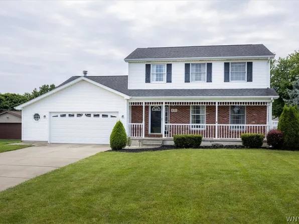 8195 Cherry Ln, Niagara Falls, NY 14304