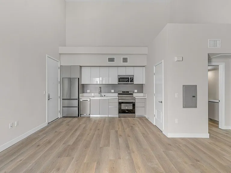 825 Coronado — Photo 12