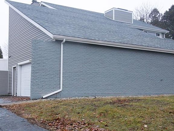 3rd image of 6730 Oak Field Dr