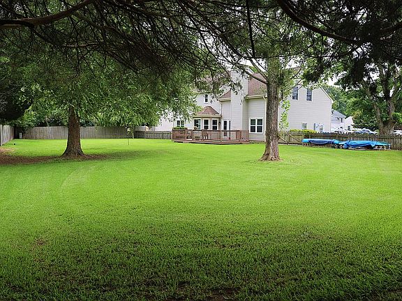 4th image of 518 Three Oaks Dr